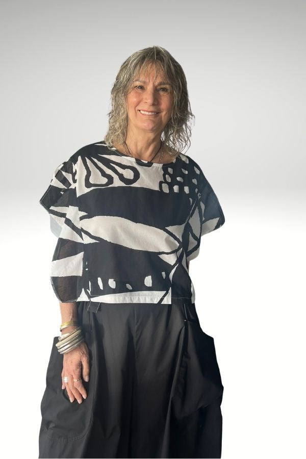 Bold Print Top Mono