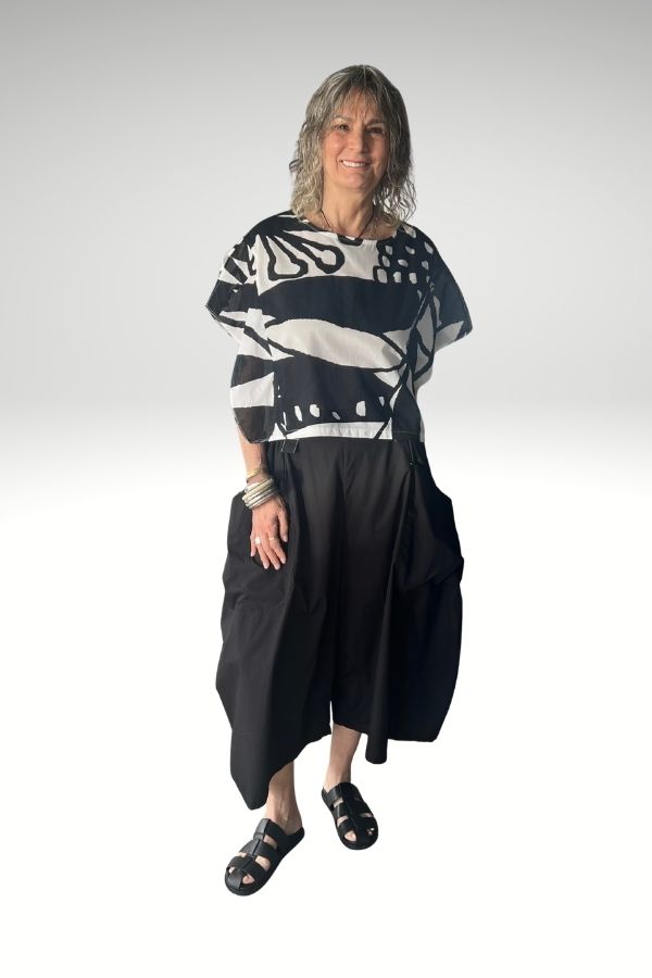 Bold Print Top Mono