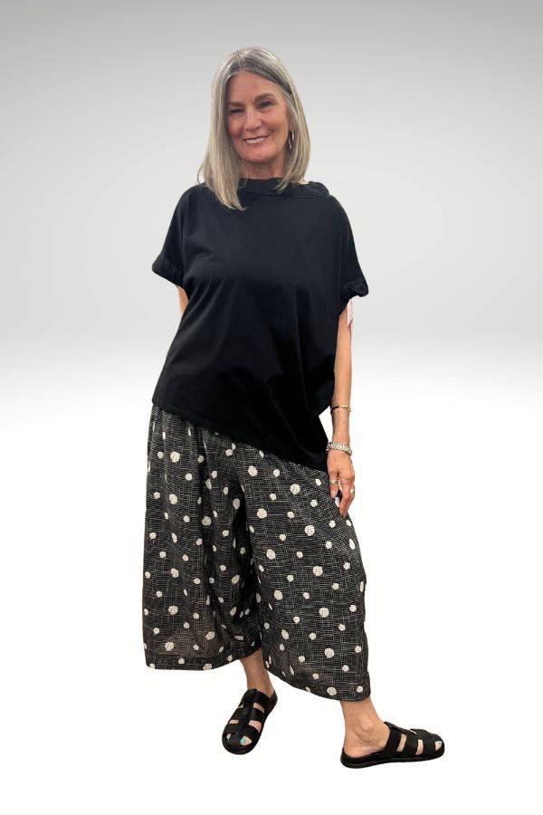 Diagonal Hem Tee Black