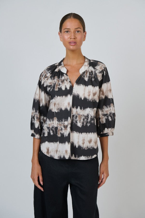 Gathered Sleeve Shirt Eruption