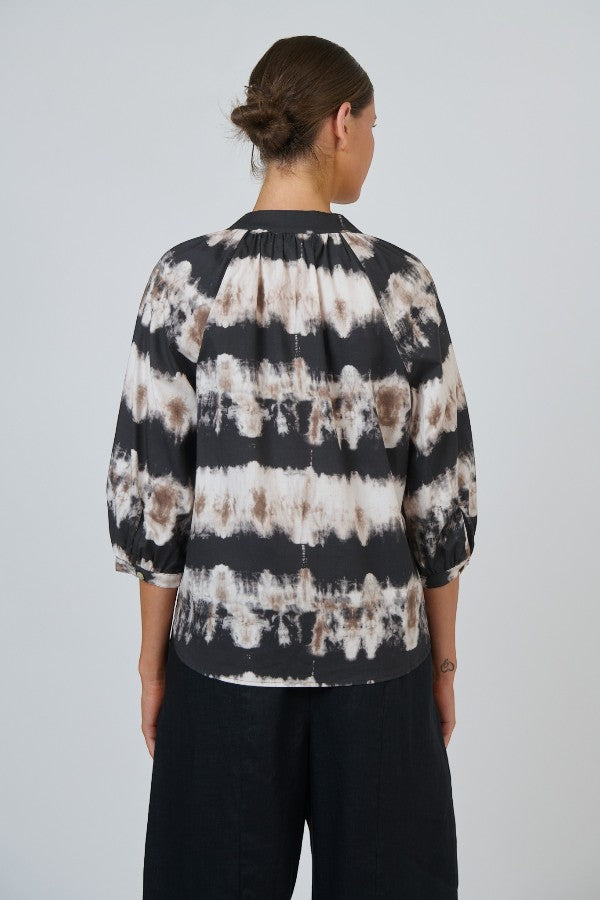 Gathered Sleeve Shirt Eruption