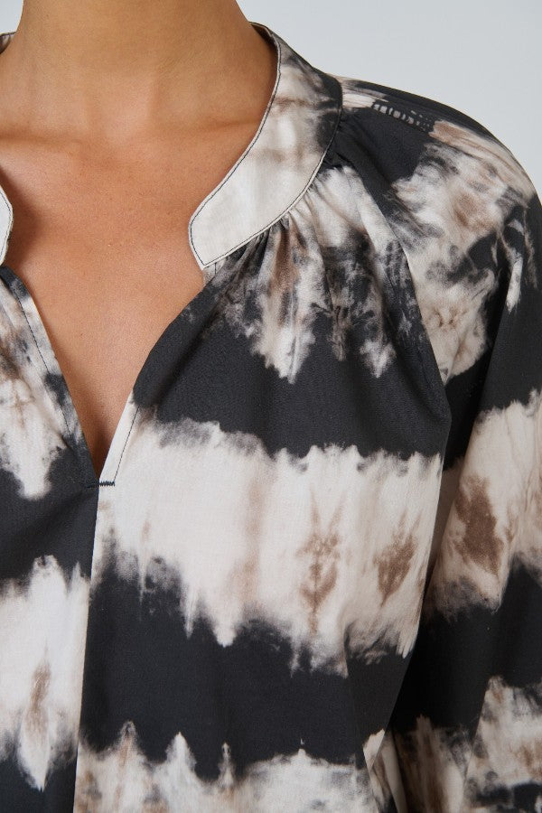 Gathered Sleeve Shirt Eruption